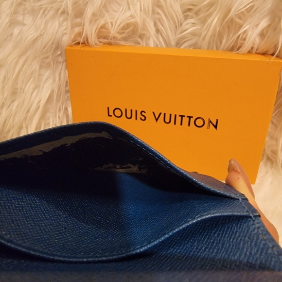 Authentic LV Epi blue snap wallet - Picture 6 of 14